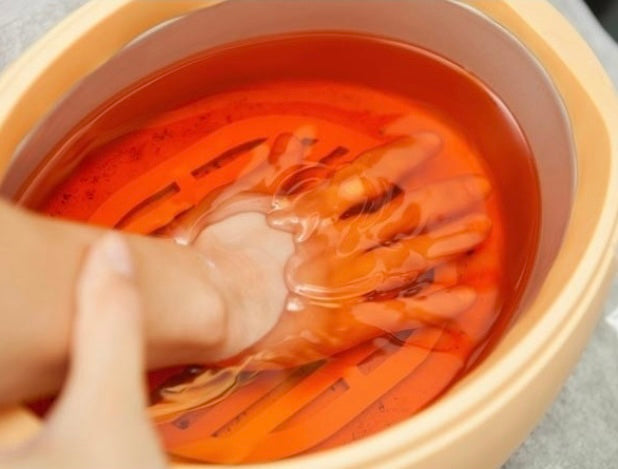 paraffina alle rose per trattamento mani e piedi